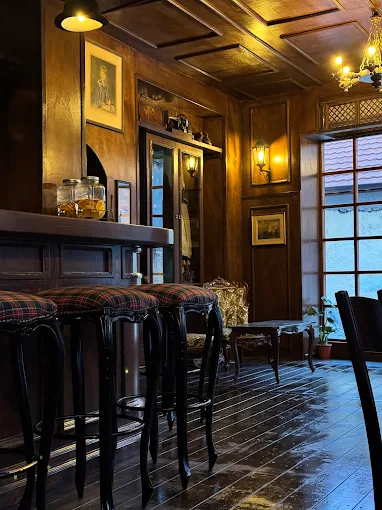 Chaplin bar