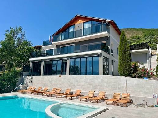 Bella Vista