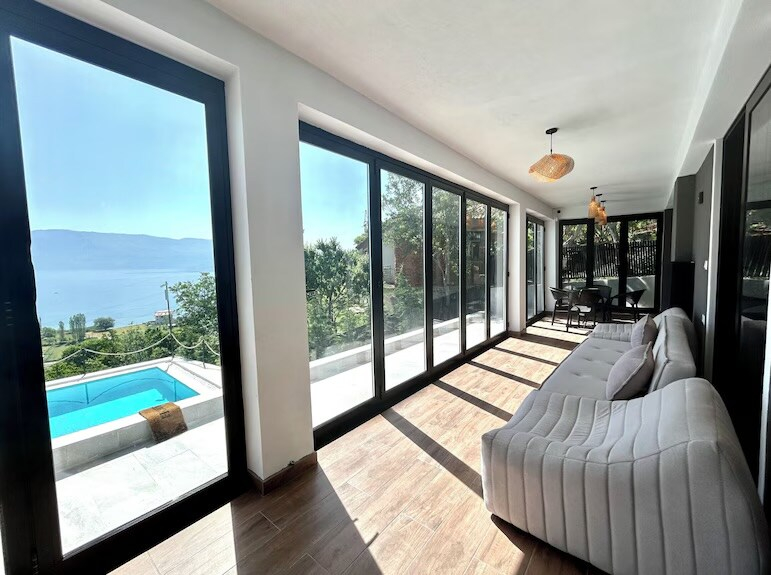 Bella Vista