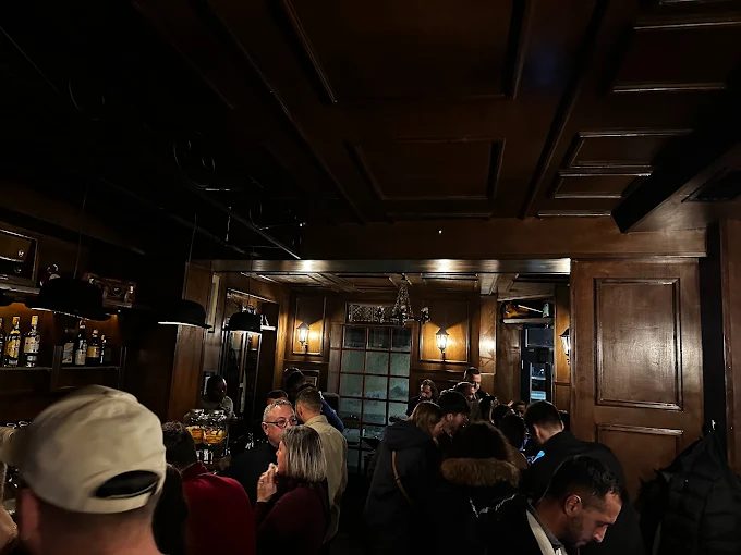 Chaplin bar