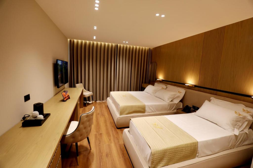 Rich Hotel